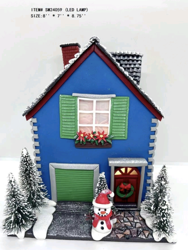 黏土造型雪人站在蓝色房子灯前 - 26