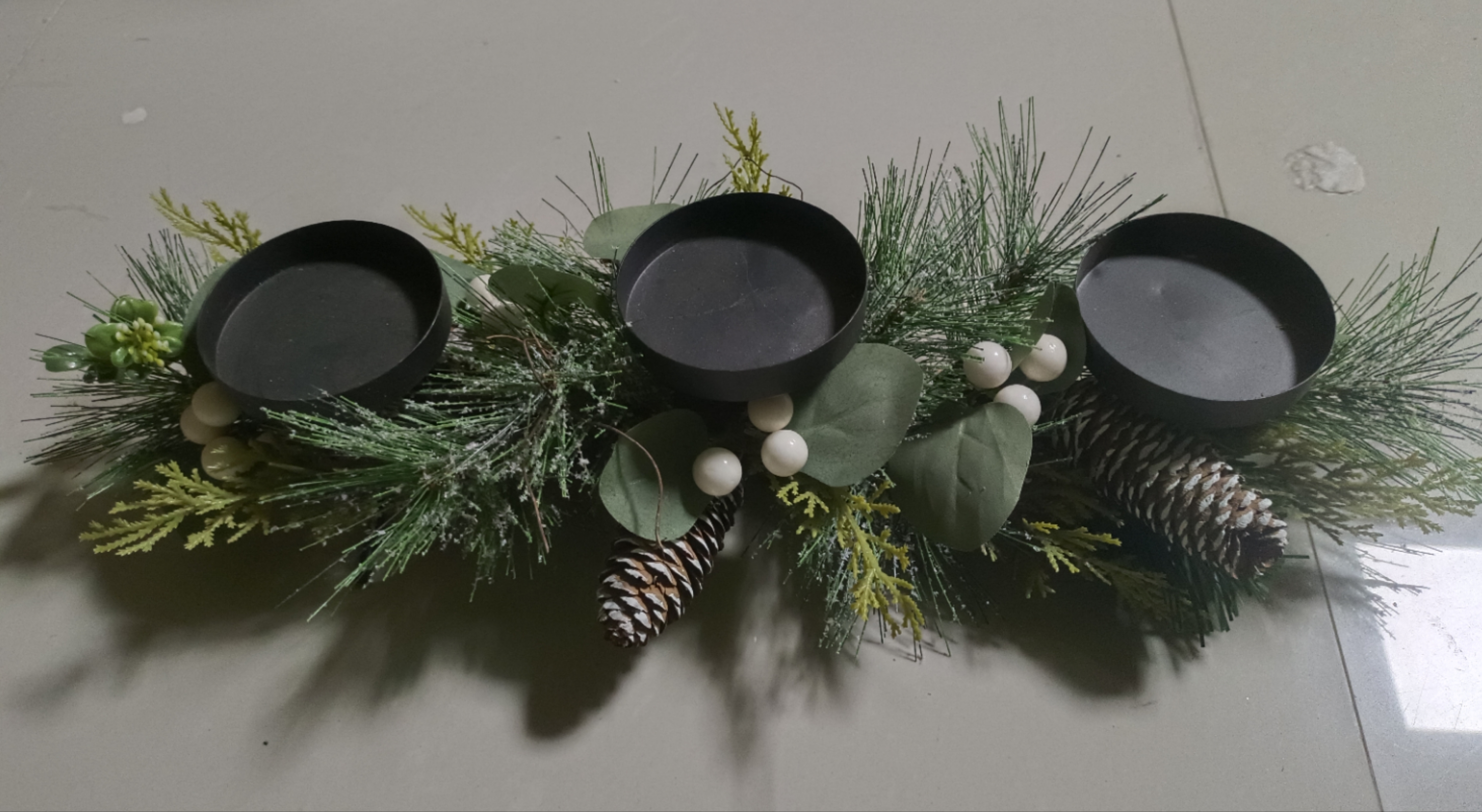 无玻璃杯烛台 三底座 绿叶白球和松果 - 5