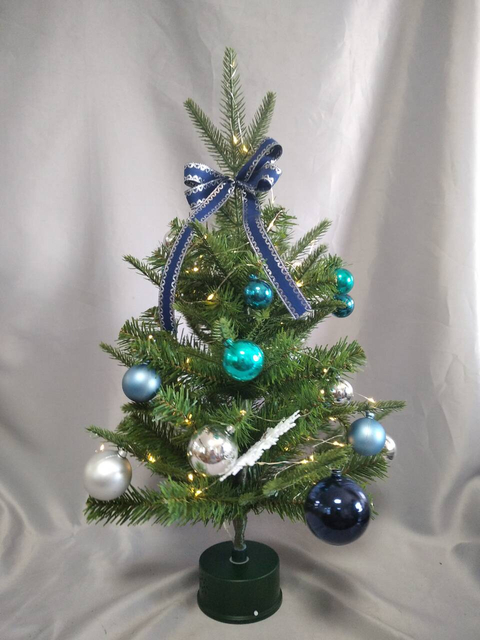 60厘米旋转的绿色圣诞树