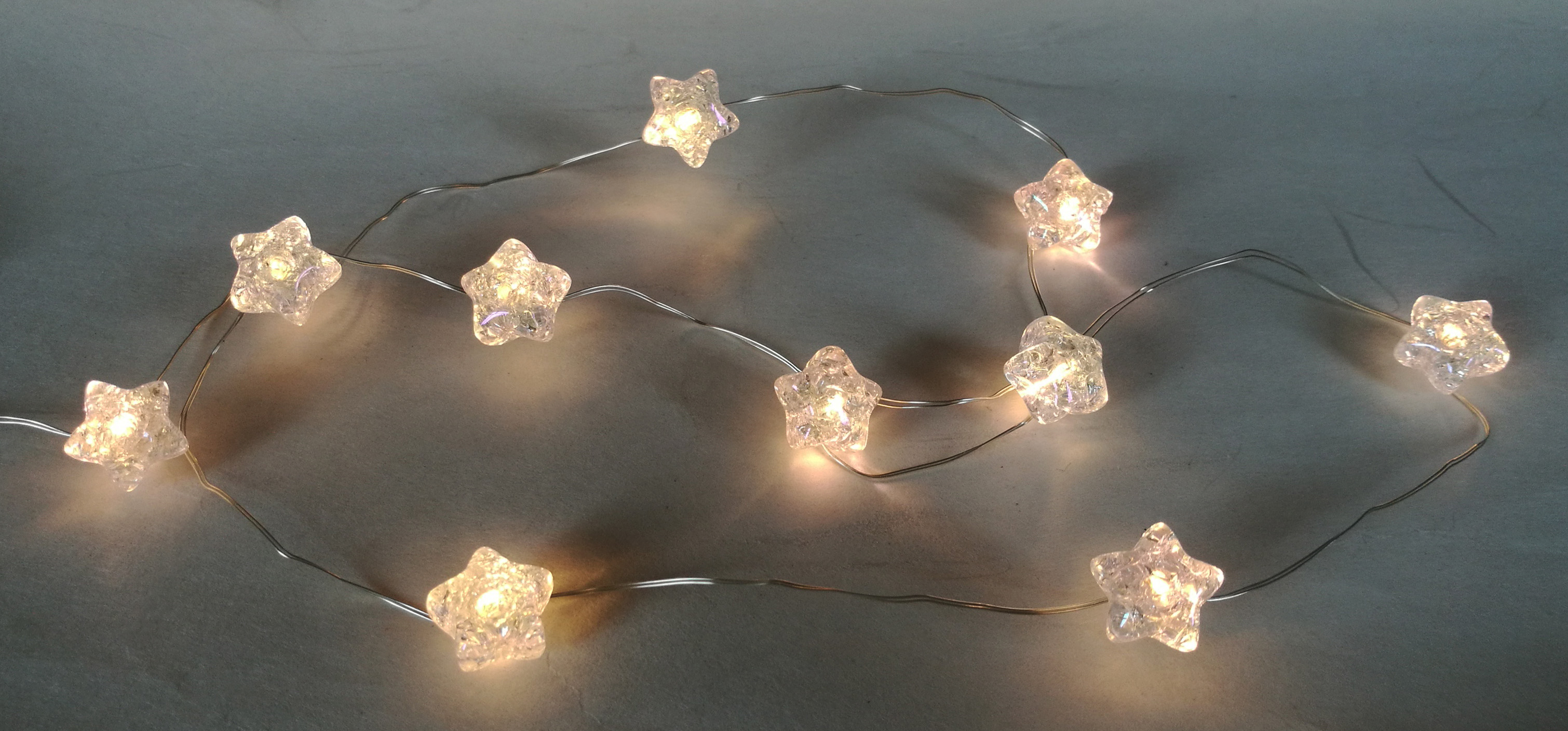 由15个透明的透明星线链状绳绳，带有温暖的白色光芒，由USB供电的8模式照明，优雅的装饰灯，用于节日/家庭用途