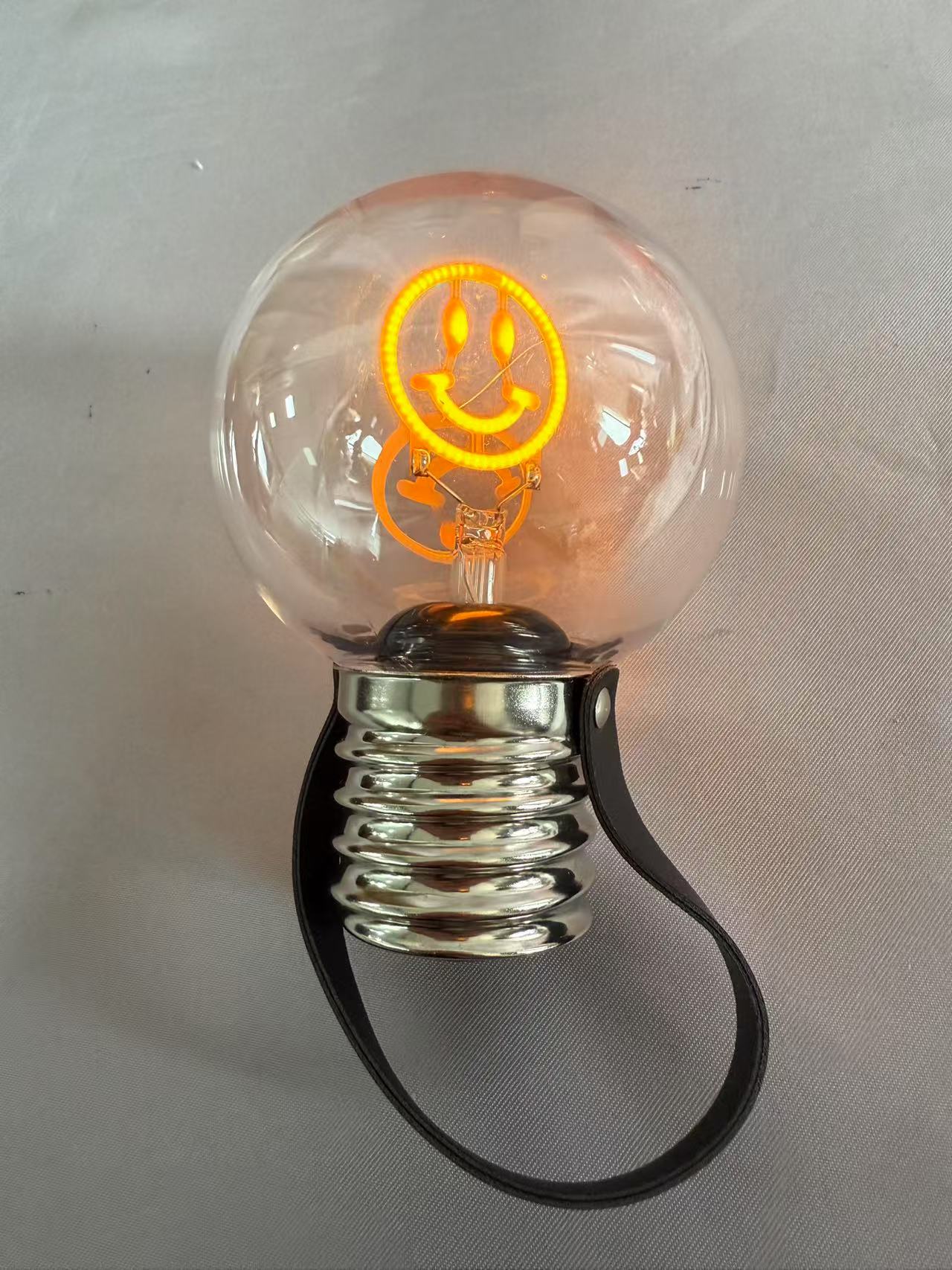 带有C型可充电电池的笑脸面状灯泡，45厘米白色USB电缆，便携式装饰灯