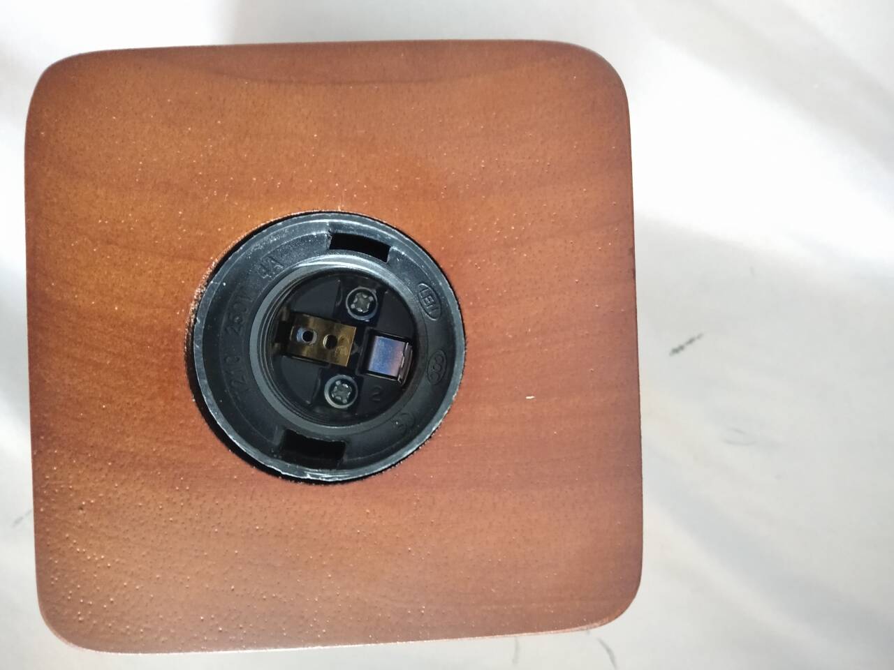 25厘米深褐色的基础LED灯，带有Labubu主题的灯具和内置储物插槽，包括C型可充电电池