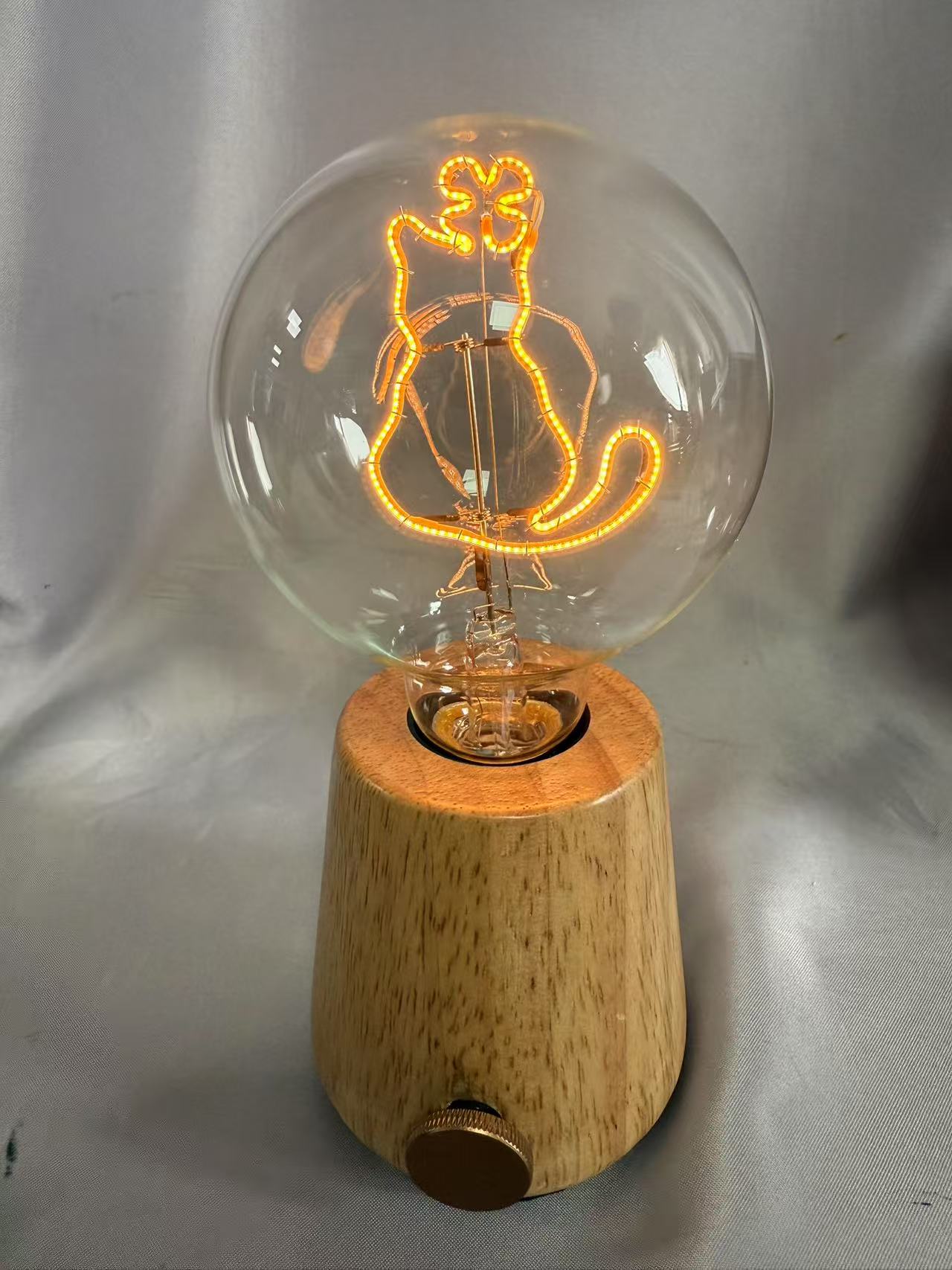 20厘米锥形的底LED灯泡，带有可爱的猫形灯顶，型C型可充电设计，便携式装饰灯