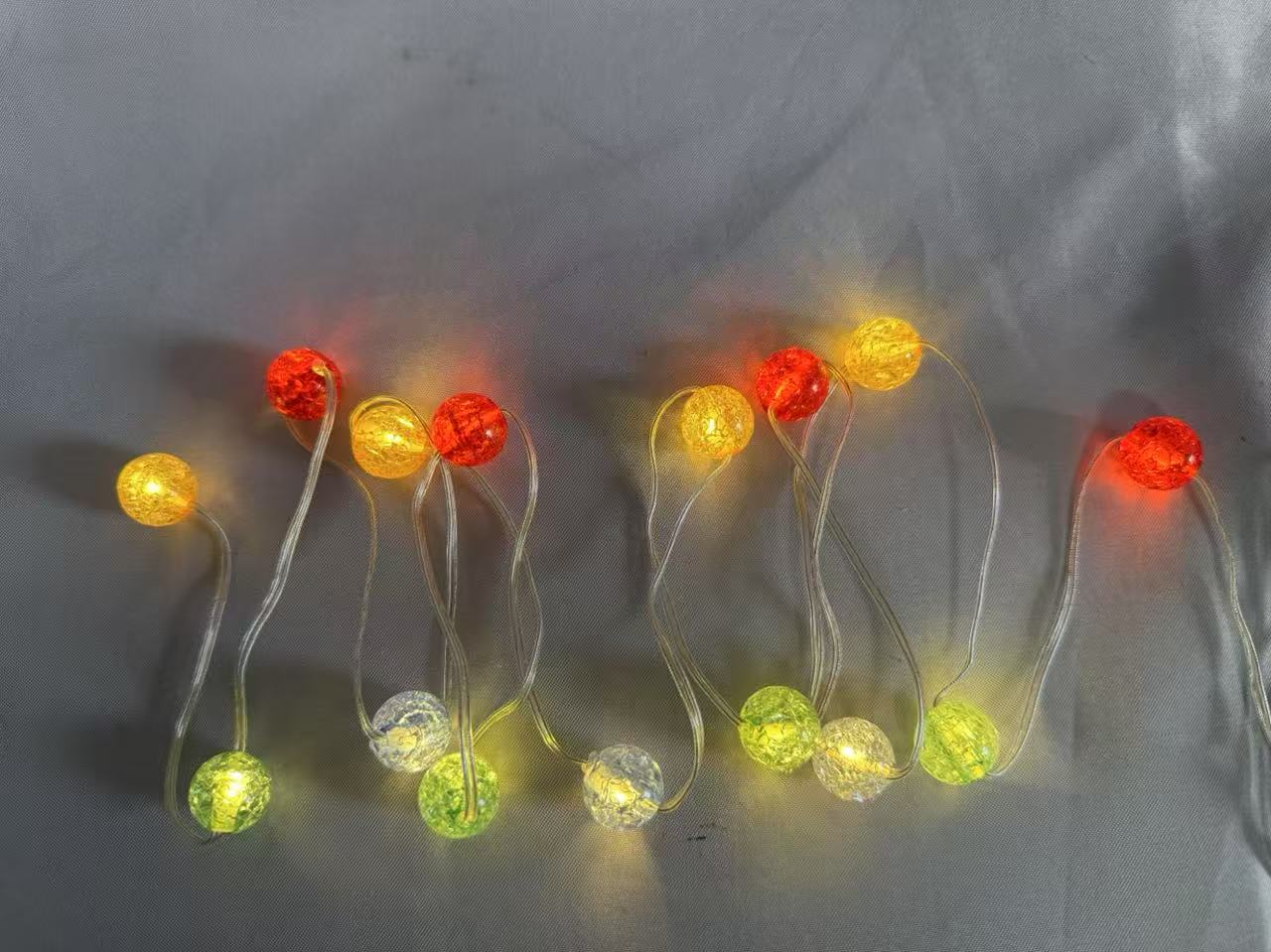 由15个五颜六色的破裂的珠子弦（RGBY），带有USB 8模式控制的温暖发光，聚会的充满活力的装饰灯和家庭氛围