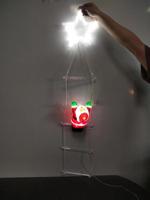 拉丝梯形弦灯圣诞老人小雕像 +顶部安装的22厘米直径的五点恒星，带有32个白色LED灯