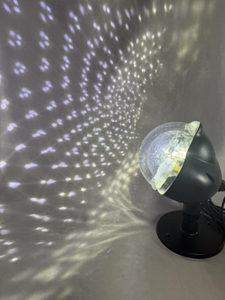 4个可调节的投影聚光灯-10-15m长距离光束，集中照明用于室外/室内装饰或安全照明