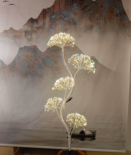 白色烟花树灯120厘米高，有分割的树结构，排放温暖的白光