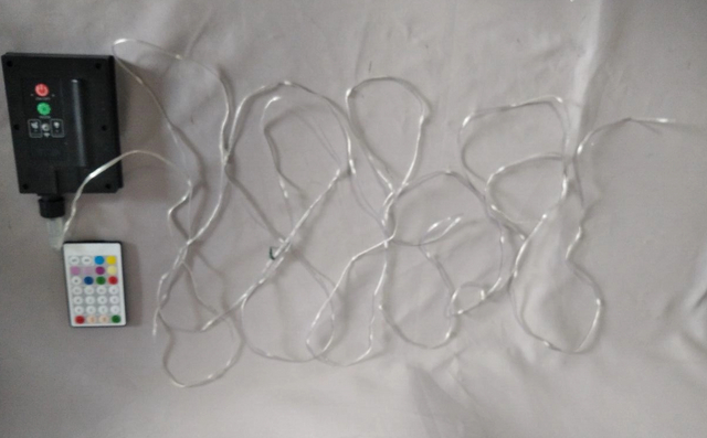 LED弦灯| 50 pcs颜色变色（RGB）刻面灯泡| 10厘米间距| 2线PVC涂层柔性电缆（IP65防水电缆）|太阳能（600mAh可充电电池）| 8个光模式