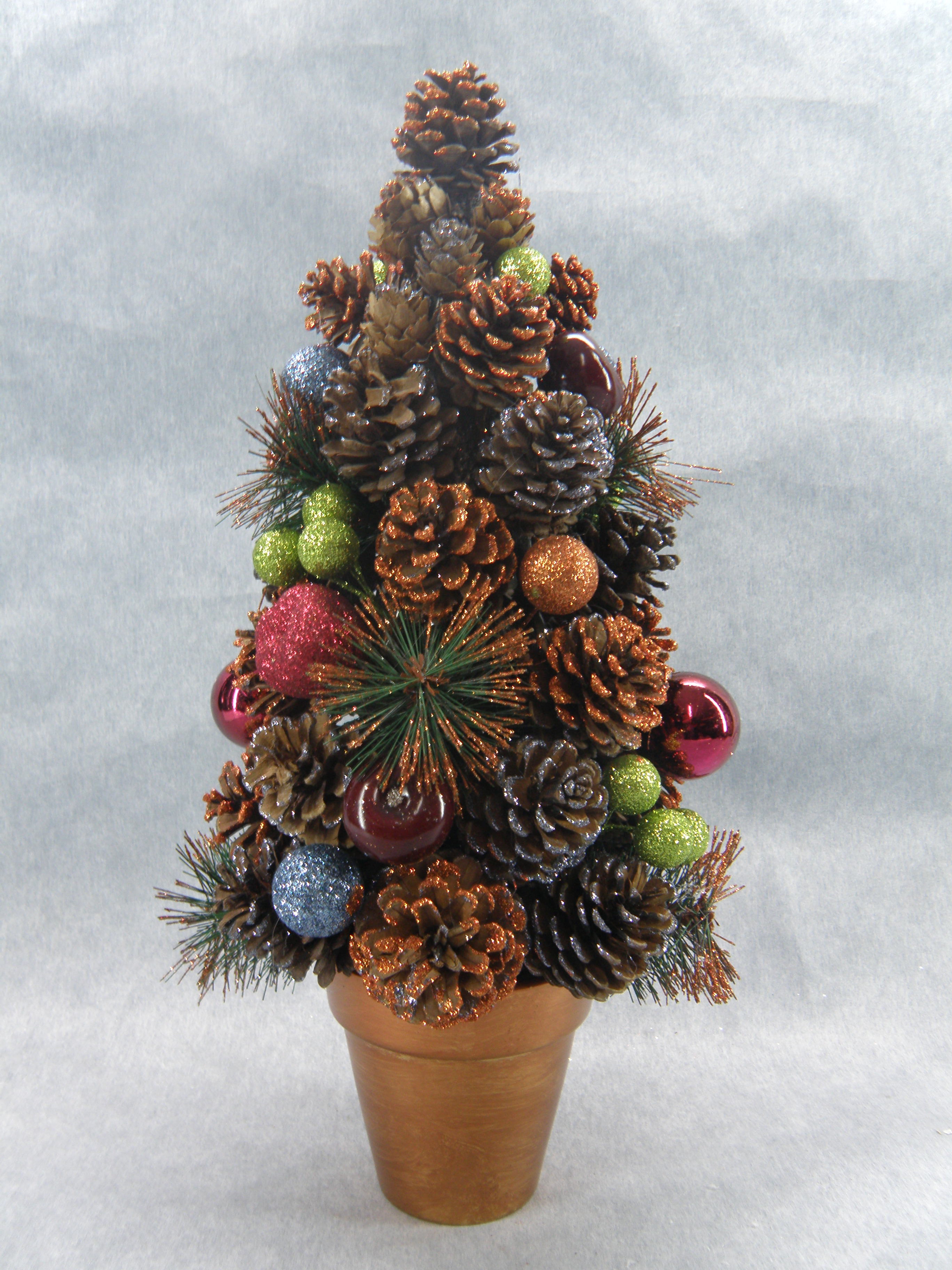 圣诞绿色迷你树，带锅 +魔术球/松果/叶子