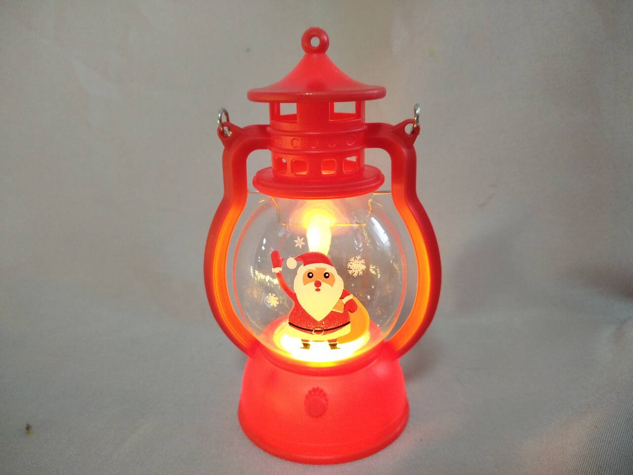 圣诞老人主题的迷你灯笼桌装饰（8×6×13cm），按钮电池供电的LED灯，异想天开的节日口音