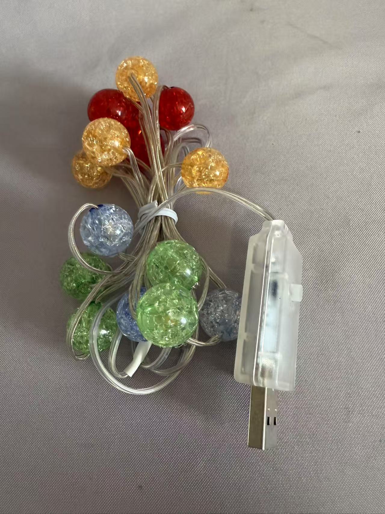 由15个五颜六色的破裂的珠子弦（RGBY），带有USB 8模式控制的温暖发光，聚会的充满活力的装饰灯和家庭氛围