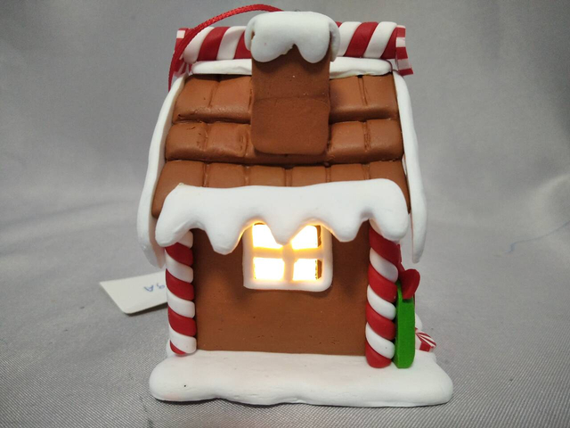 手工制作的圣诞节圣诞老人和礼品盒小屋装饰品，带有温暖的白色LED灯| 6.5×6×8cm迷你照明装饰