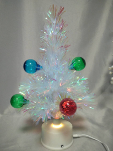 40厘米改变颜色的旋转光纤树| 35个带有6球纤维的分支| RGB LED底座（16种颜色，3幅光模式）|内置的8首音乐播放器（音量控制）| 360°平滑旋转（5 R