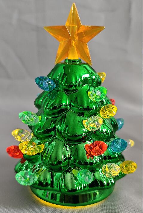 迷你绿色圣诞树（8.5×8.5×11cm）|单LED暖黄光（2700k，3lm）| 3V按钮电池供电