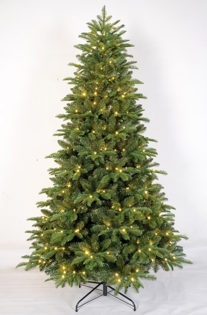 绿色平原圣诞树带弦灯