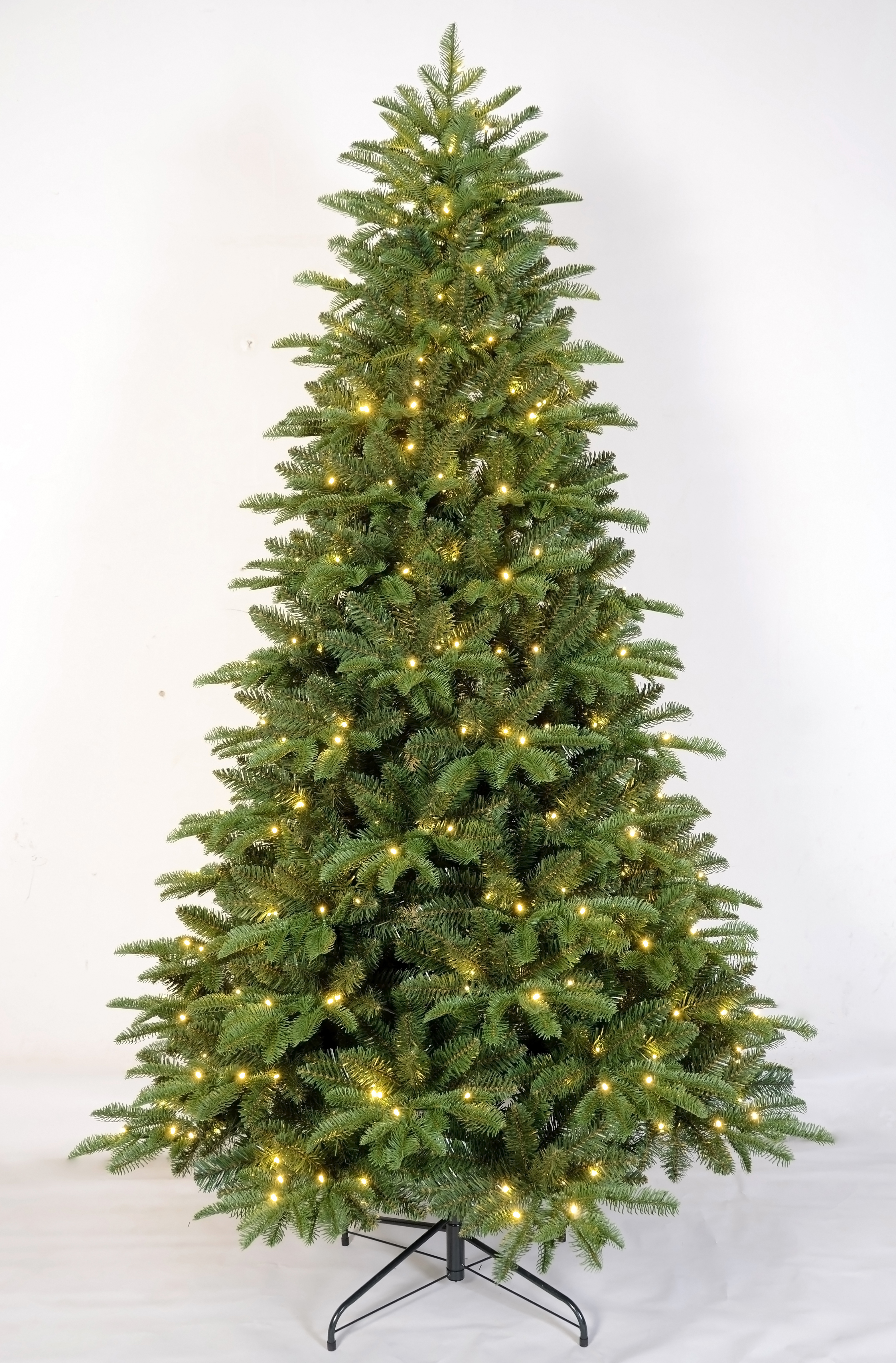 绿色平原圣诞树带弦灯