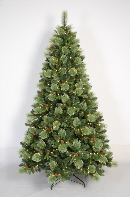 绿色的普通圣诞树，带松锥 +弦灯