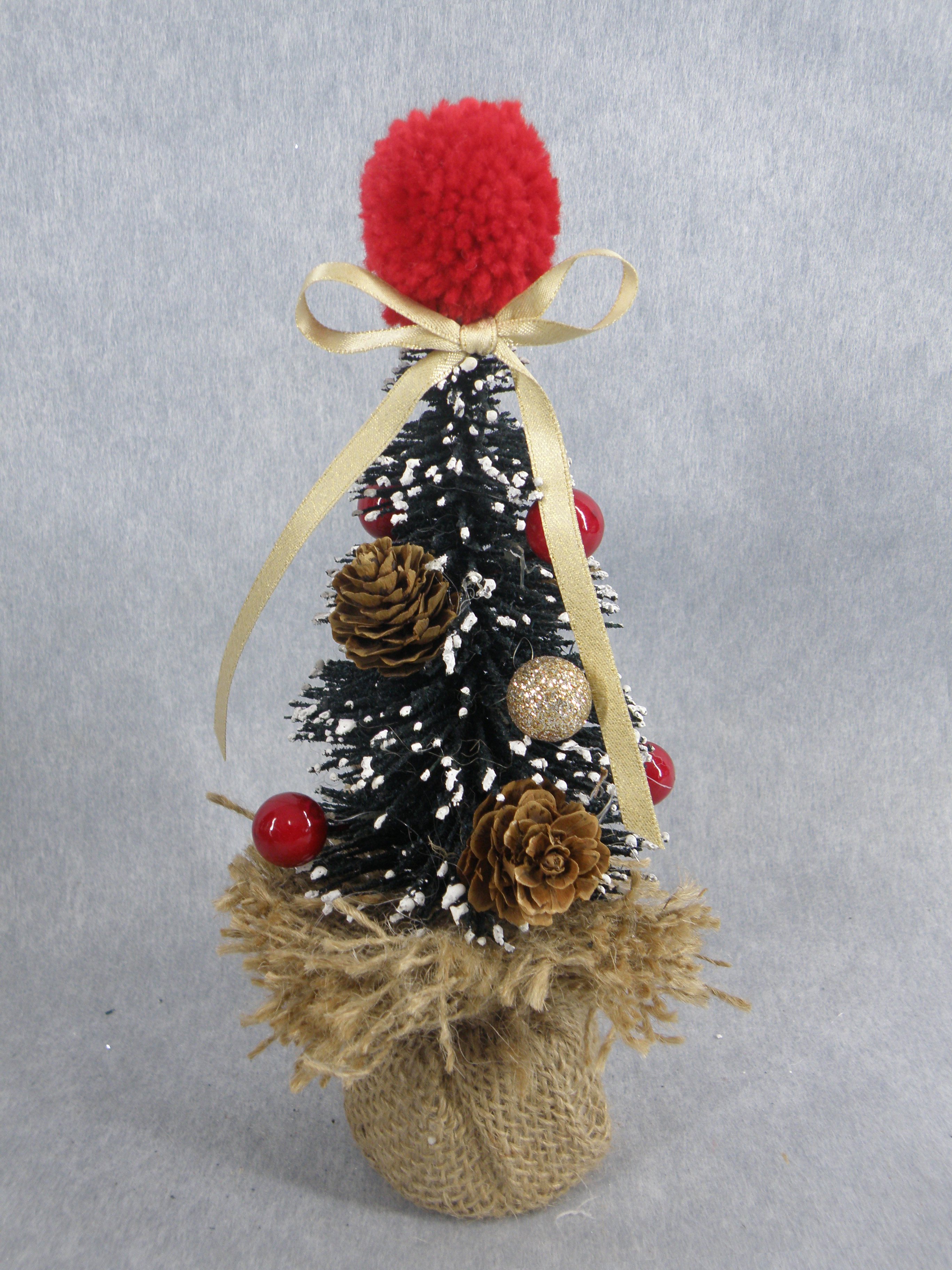 圣诞绿色迷你树，顶级明星 +白色羊群 +五颜六色的球/松果/叶子