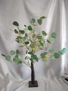 带有LED灯的绿叶形树