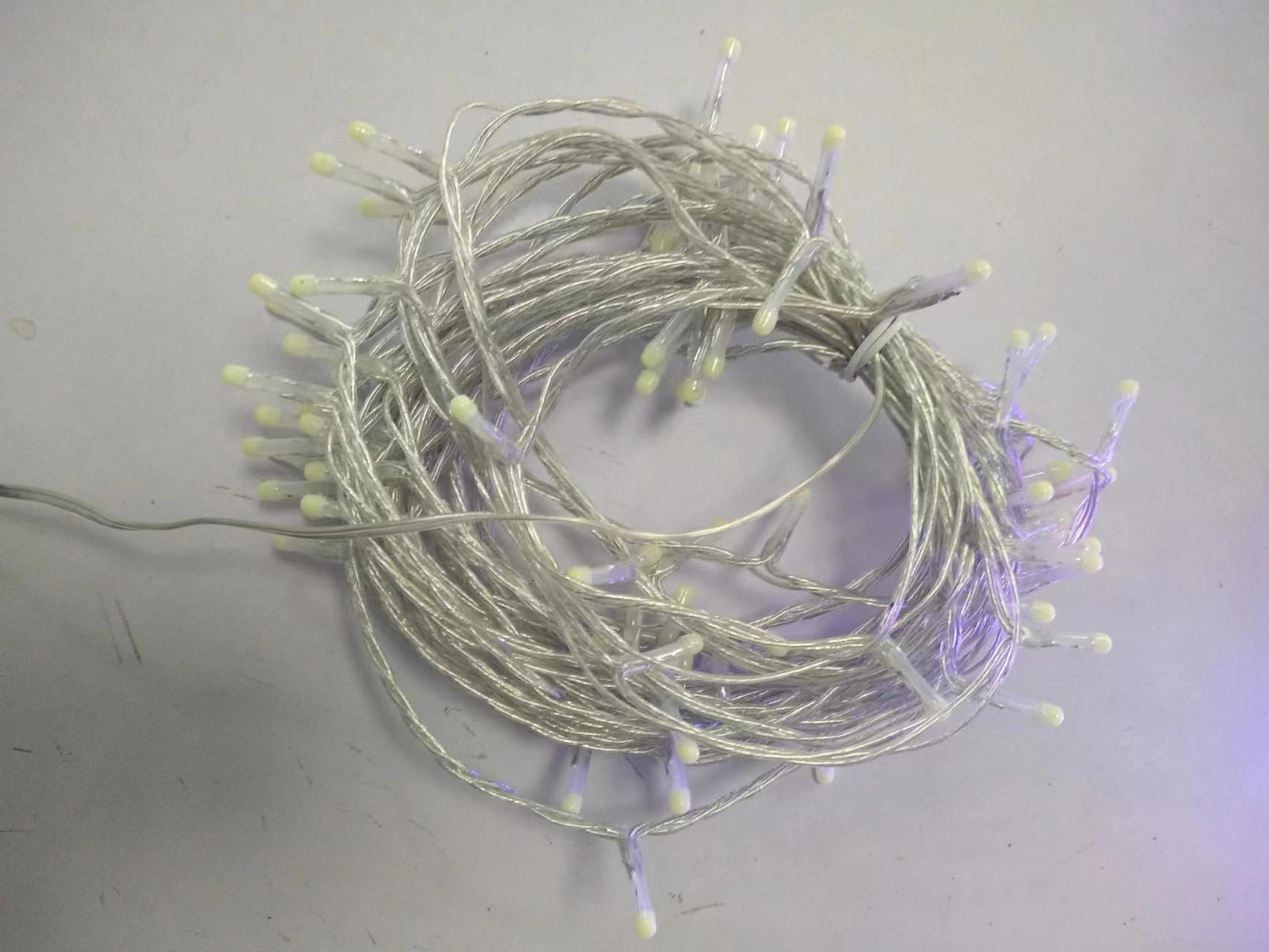 F4马卡龙风格的灯弦带有白光（100个灯泡），与8功能的白色控制器配对