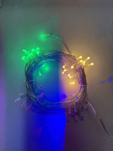 F4马卡龙风格的四色浅绳（蓝色，温暖白色，粉红色，绿色），配以8功能的白色控制器