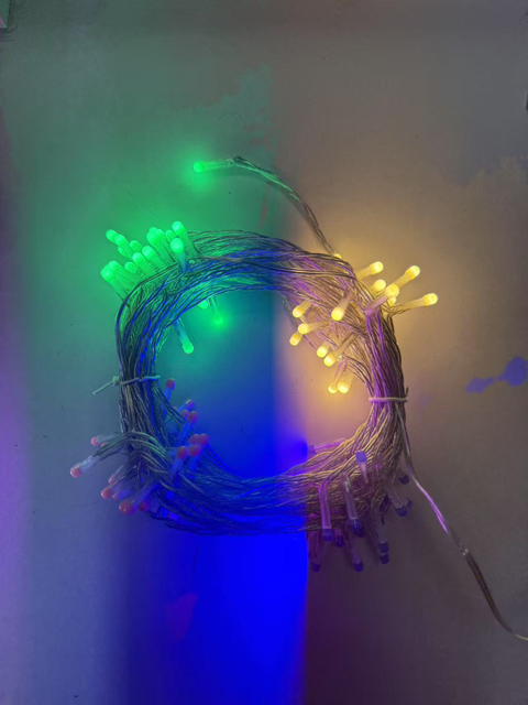 F4马卡龙风格的四色浅绳（蓝色，温暖白色，粉红色，绿色），配以8功能的白色控制器