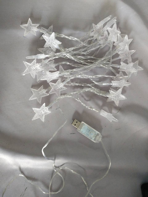 PS星形（虚线纹理）F5弦灯带有30个LED灯泡，8厘米的间距和240厘米的总长度，USB供电的8模式照明，用于节日装饰