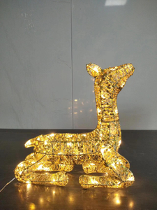 带有40个温暖白色LED灯的金色棉线亮片驯鹿