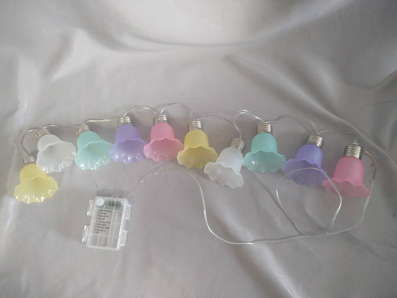 花形的8模式LED灯带透明AA*3电池盒-5颜色选项（粉红色/紫色/蓝绿色/白色/黄色）用于装饰照明