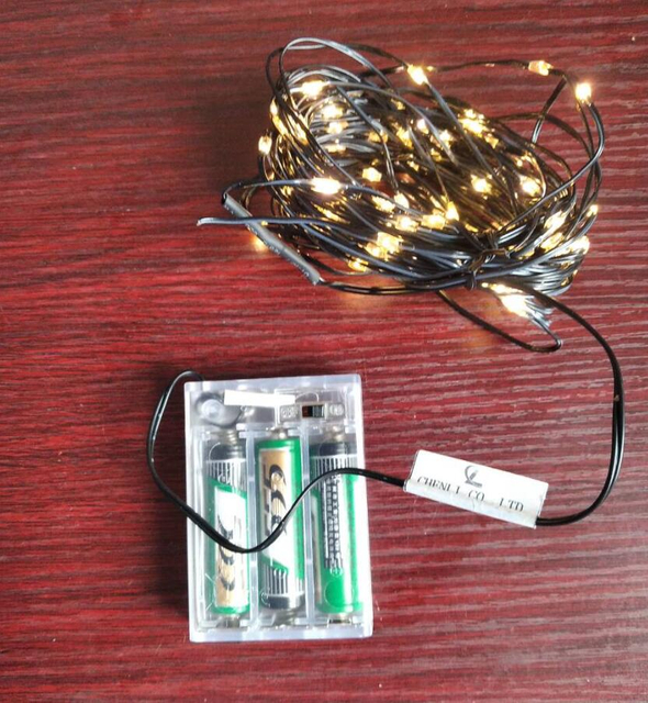黑色织物电线LED弦灯 - 100个温暖的白色LED，带有透明的3×AA电池盒，用于优雅的室内/室外装饰照明