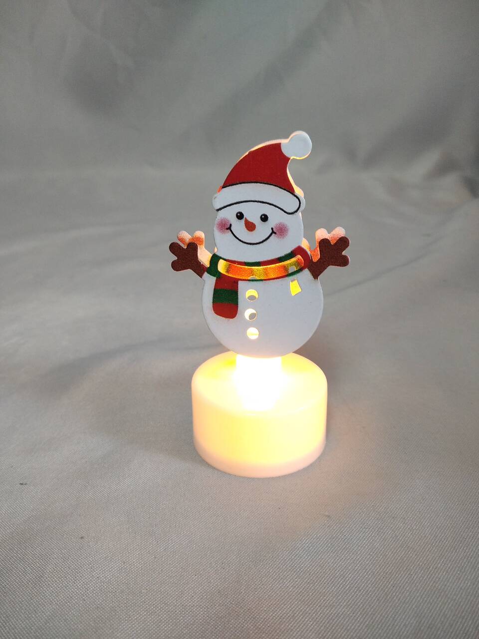 雪人形桌面装饰装饰品（4.5×3.5×9cm），纽扣电池供电的LED灯，可爱的冬季主题口音