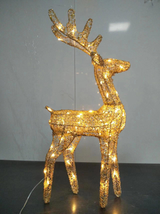 金色织物包裹的亮片驯鹿，带有64个温暖的白色LED灯