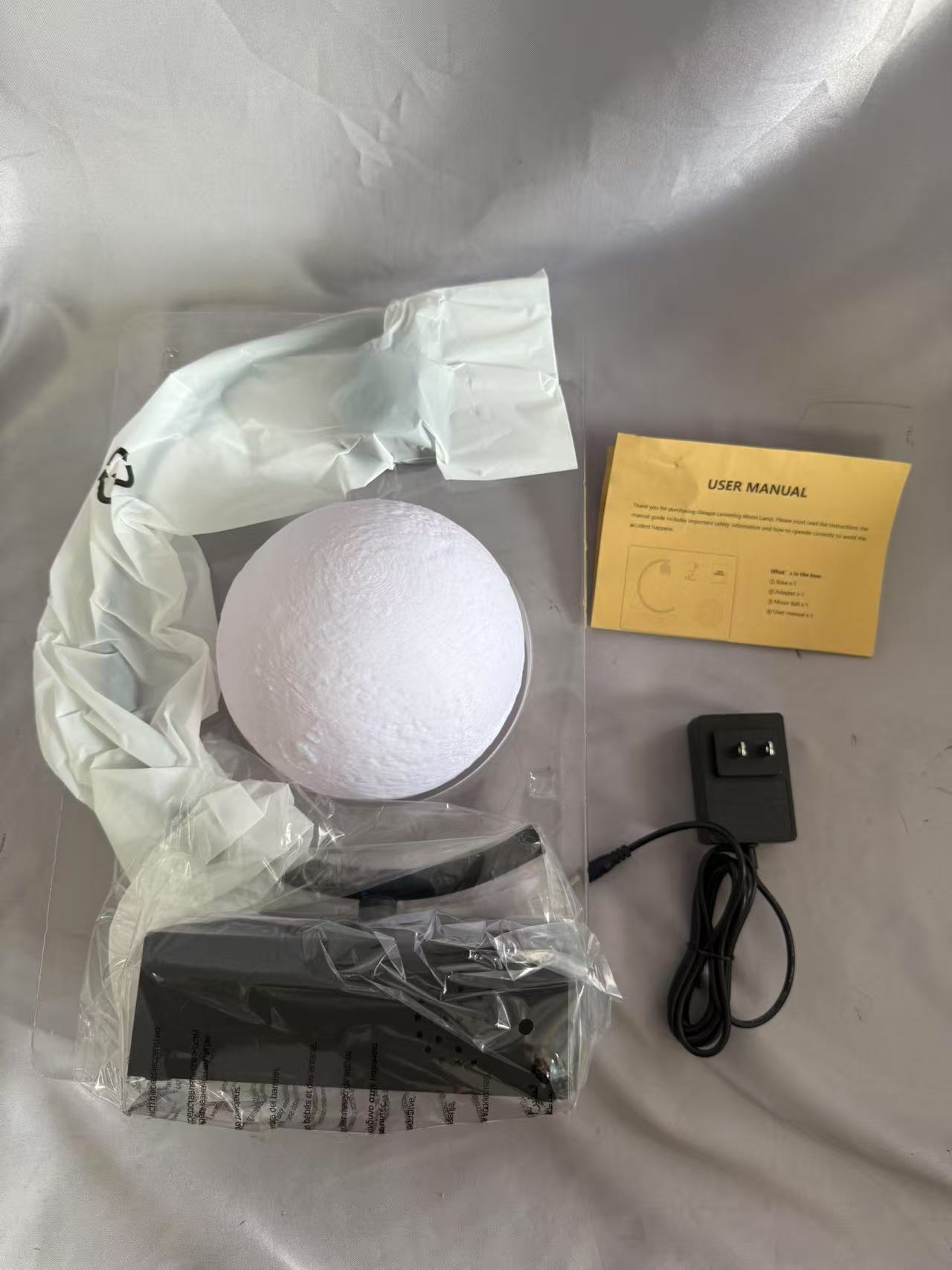 黑色基础磁性悬浮7色新月形月亮灯带蓝牙扬声器 - 无线彩色浮动灯光，用于环境装饰和音乐播放