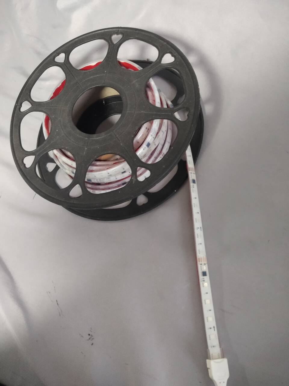 5米改变颜色的SMD LED带灯 - 300高密度2厘米间隔LED，具有可自定义环境照明的蓝牙应用程序控制