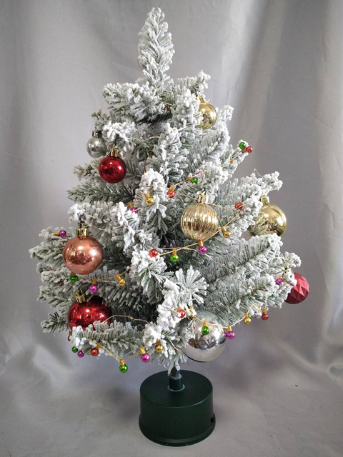 雪松悬挂装饰品，绿色基地为圣诞树