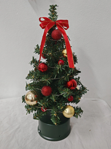 红色35厘米旋转的迷你圣诞树