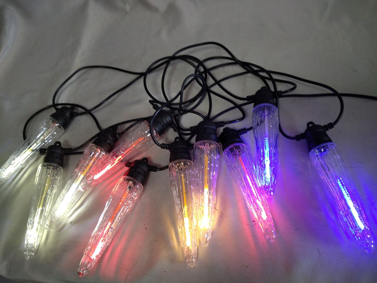 带有宠物塑料外壳的10个领导的冰锥灯条|装饰照明的防水和灵活设计