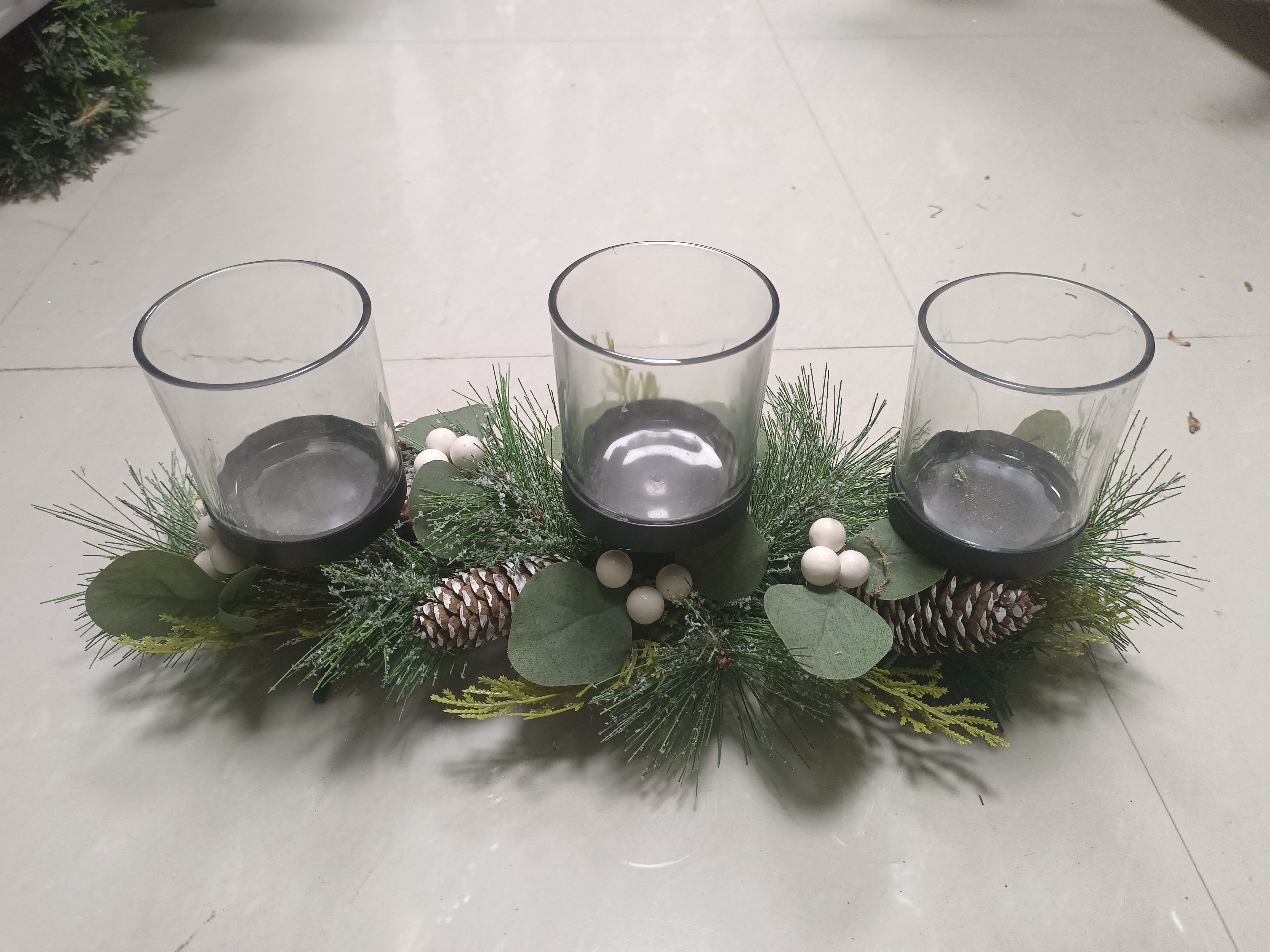 烛台杯 三玻璃烛台 和 金色松果 - 7