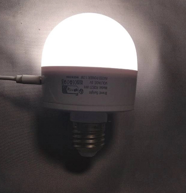 5V磁充电三色温度LED灯泡（E27虚拟底座）| φ70×H100mm |最后使用设置的内存功能