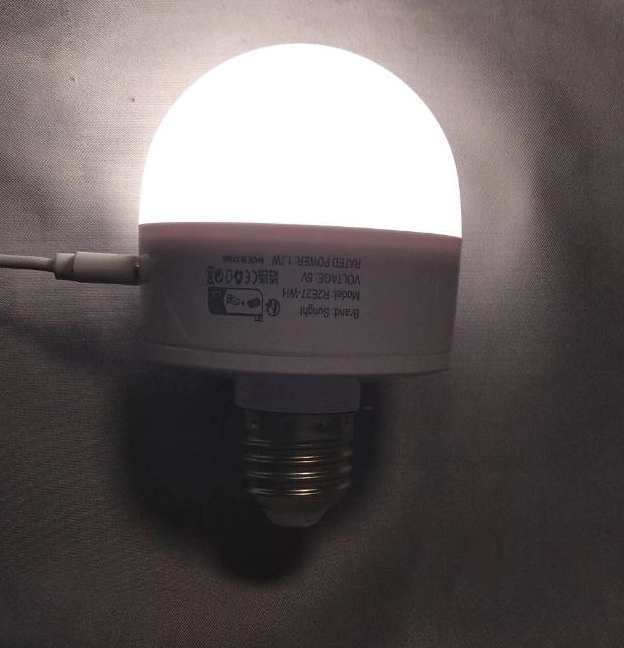 5V磁充电三色温度LED灯泡（E27虚拟底座）| φ70×H100mm |最后使用设置的内存功能