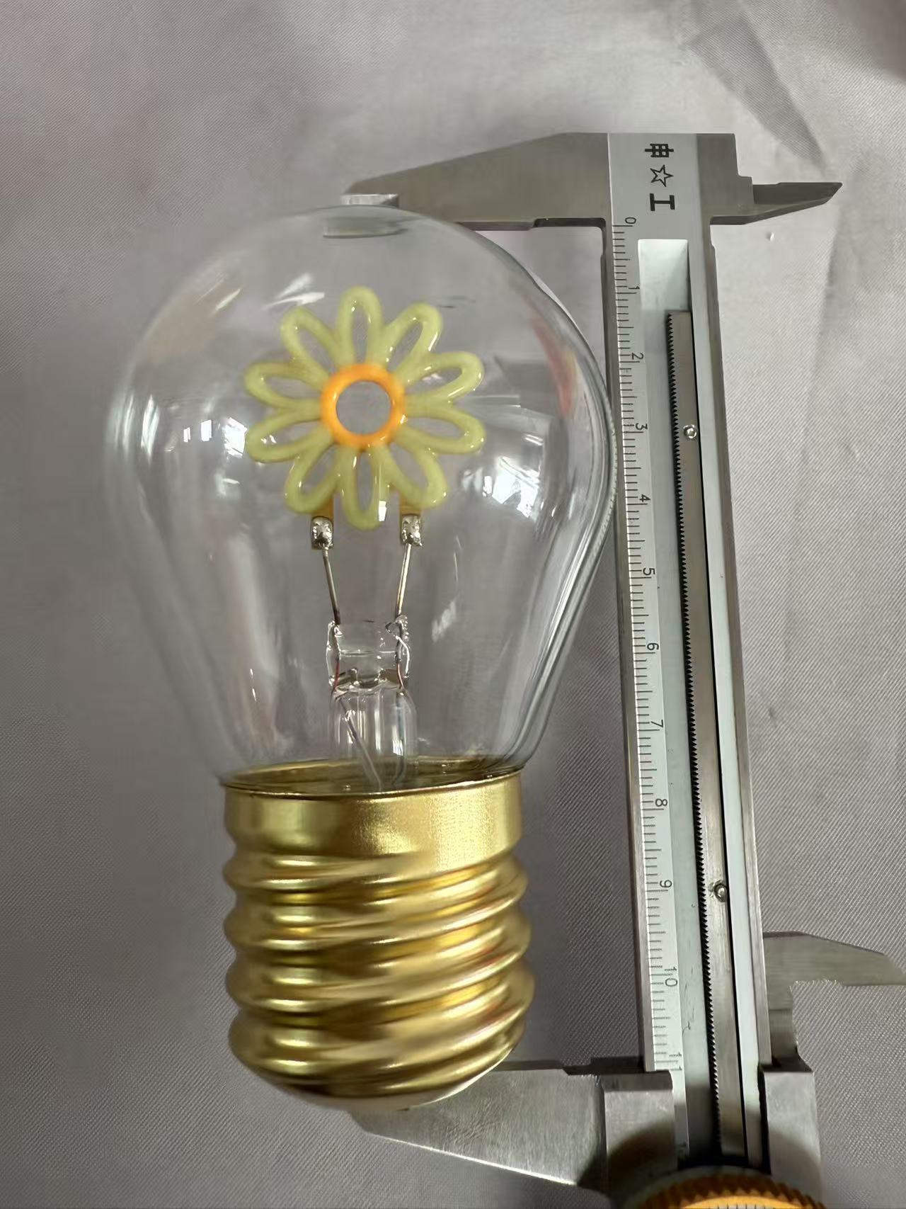 带有C型充电端口和内置可充电电池的花形玻璃灯泡，装饰LED灯