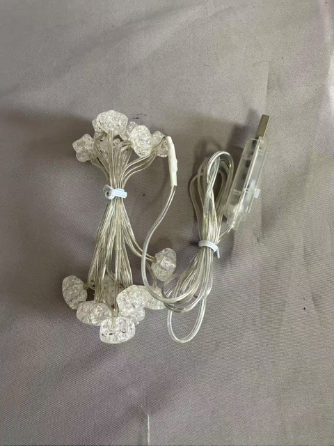 由15个透明的透明星线链状绳绳，带有温暖的白色光芒，由USB供电的8模式照明，优雅的装饰灯，用于节日/家庭用途