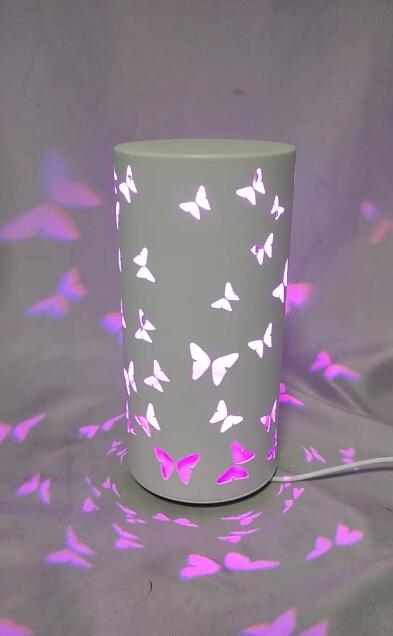 蝴蝶图案的RGB颜色改变灯柱10厘米 * 21厘米的高度 