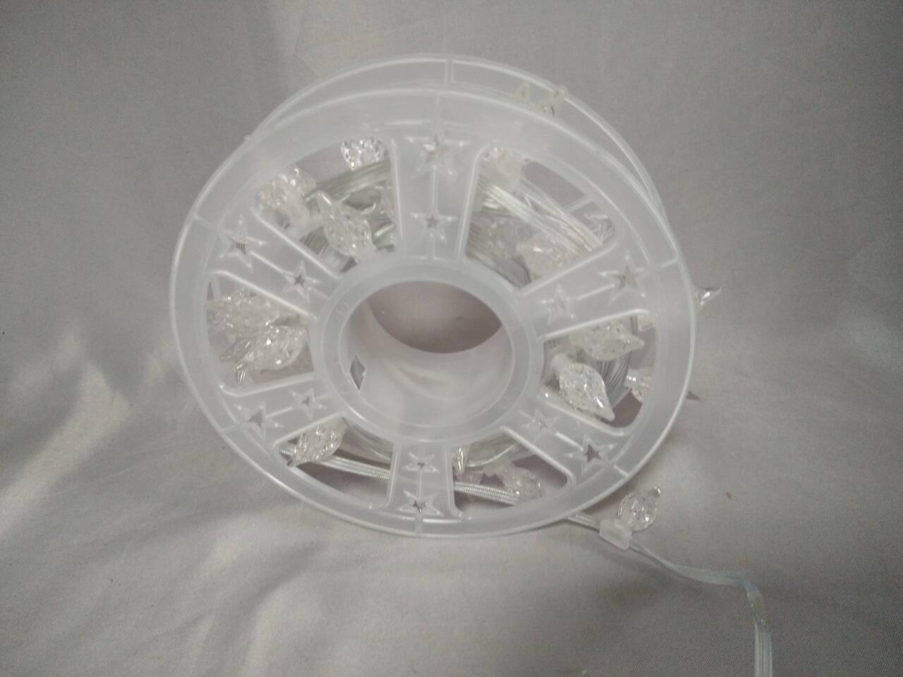 7米草莓形的LED弦灯，带3米铅线和15厘米的灯泡间距 - 紧凑型阀芯包装，易于存放和装饰