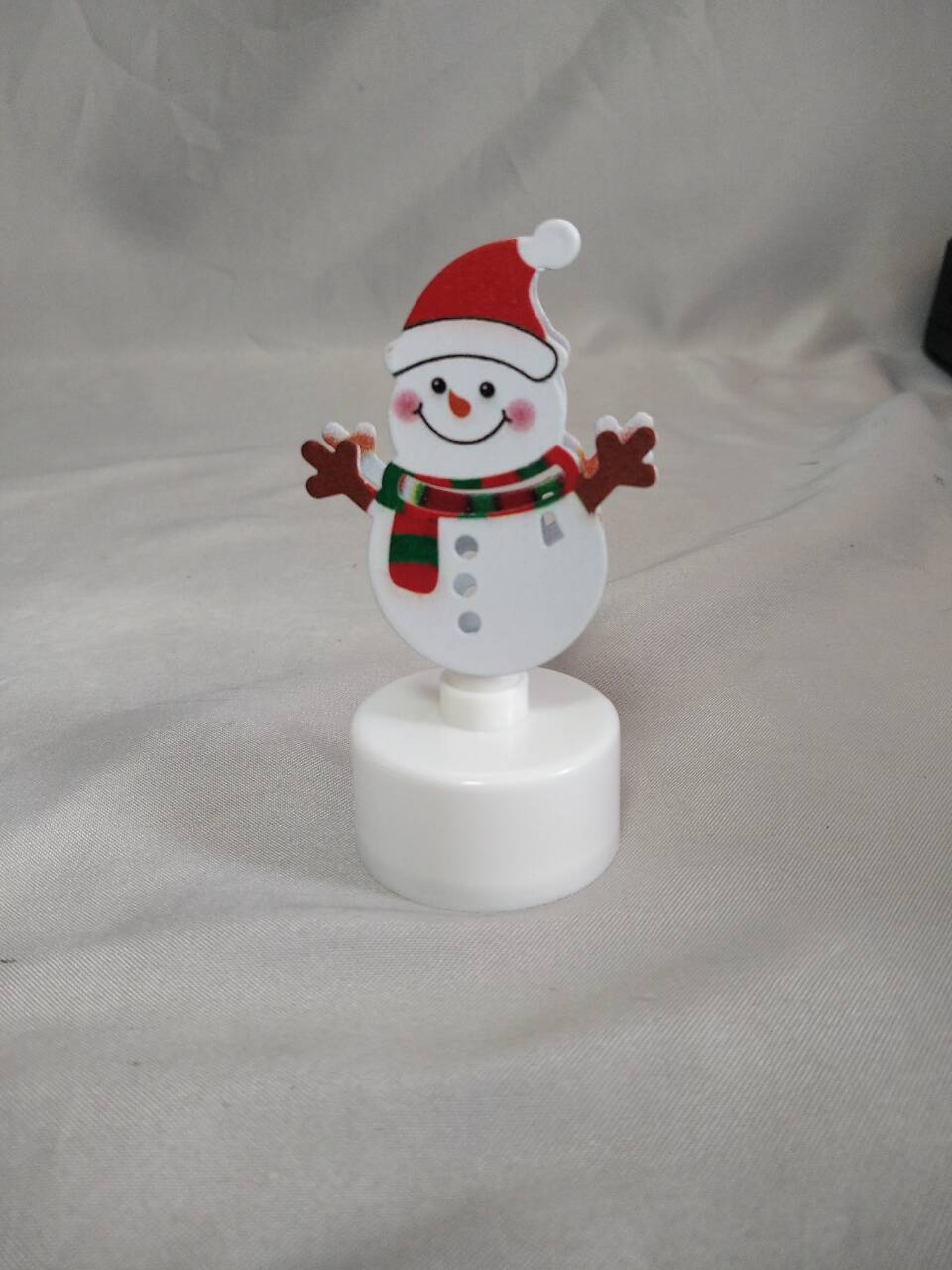 雪人形桌面装饰装饰品（4.5×3.5×9cm），纽扣电池供电的LED灯，可爱的冬季主题口音