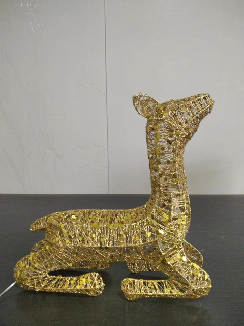 带有40个温暖白色LED灯的金色棉线亮片驯鹿