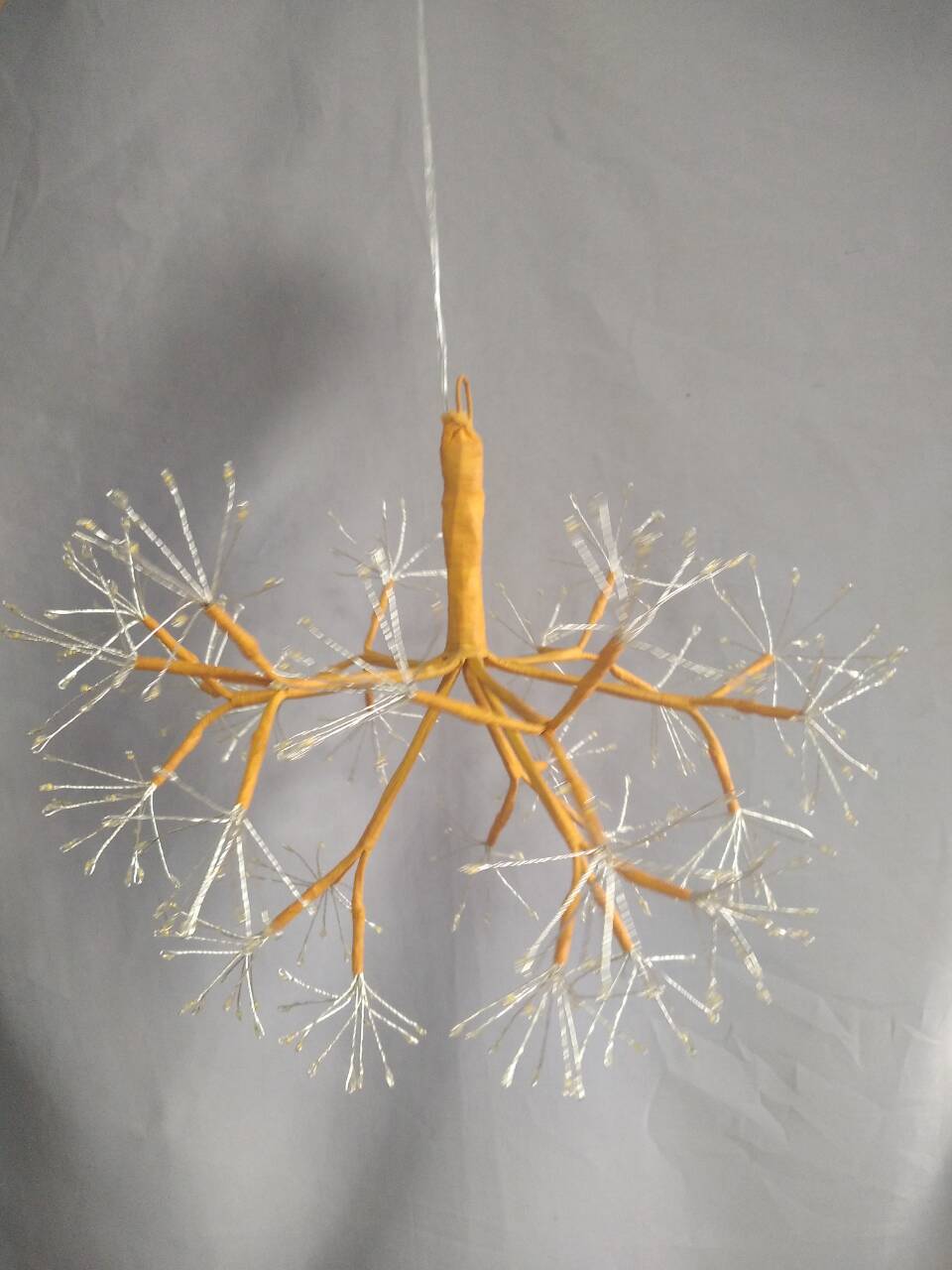 悬挂烟花灯（直径30厘米的烟火头设计）带有橘橙树枝，聚会/活动的节日装饰灯/室内氛围