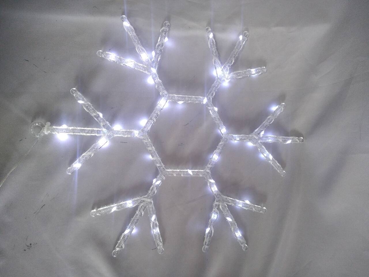 NOWFLAKE形状的57灯白色LED弦灯带柔性铜线 - 透明8模式USB连接器，41x42cm