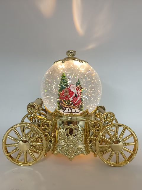 镀金的南瓜马车灯笼异想天开的老年人和熊内饰