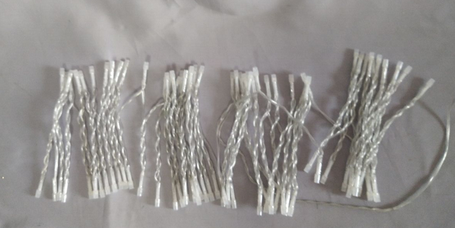 F5凹RGB LED弦灯| 10厘米间距| 15个动态模式（淡入/闪存/频闪/追逐）| USB驱动（5V/2A输入）| 30 LED/5M总长度（45m照明 + 0.5m铅线）| IP44防溅|